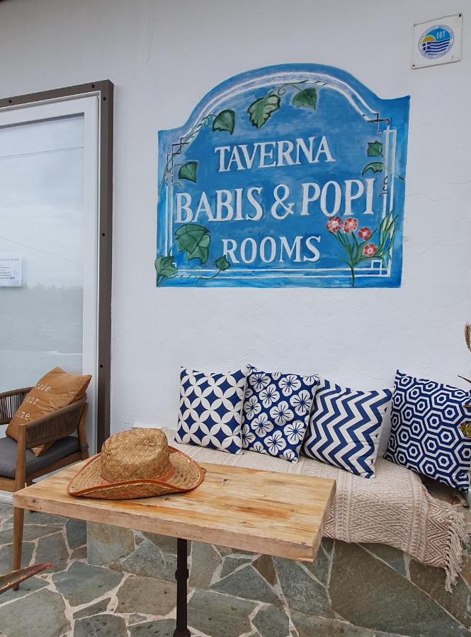 Babis & Popi Rooms And Studios Frangocastelo Bagian luar foto
