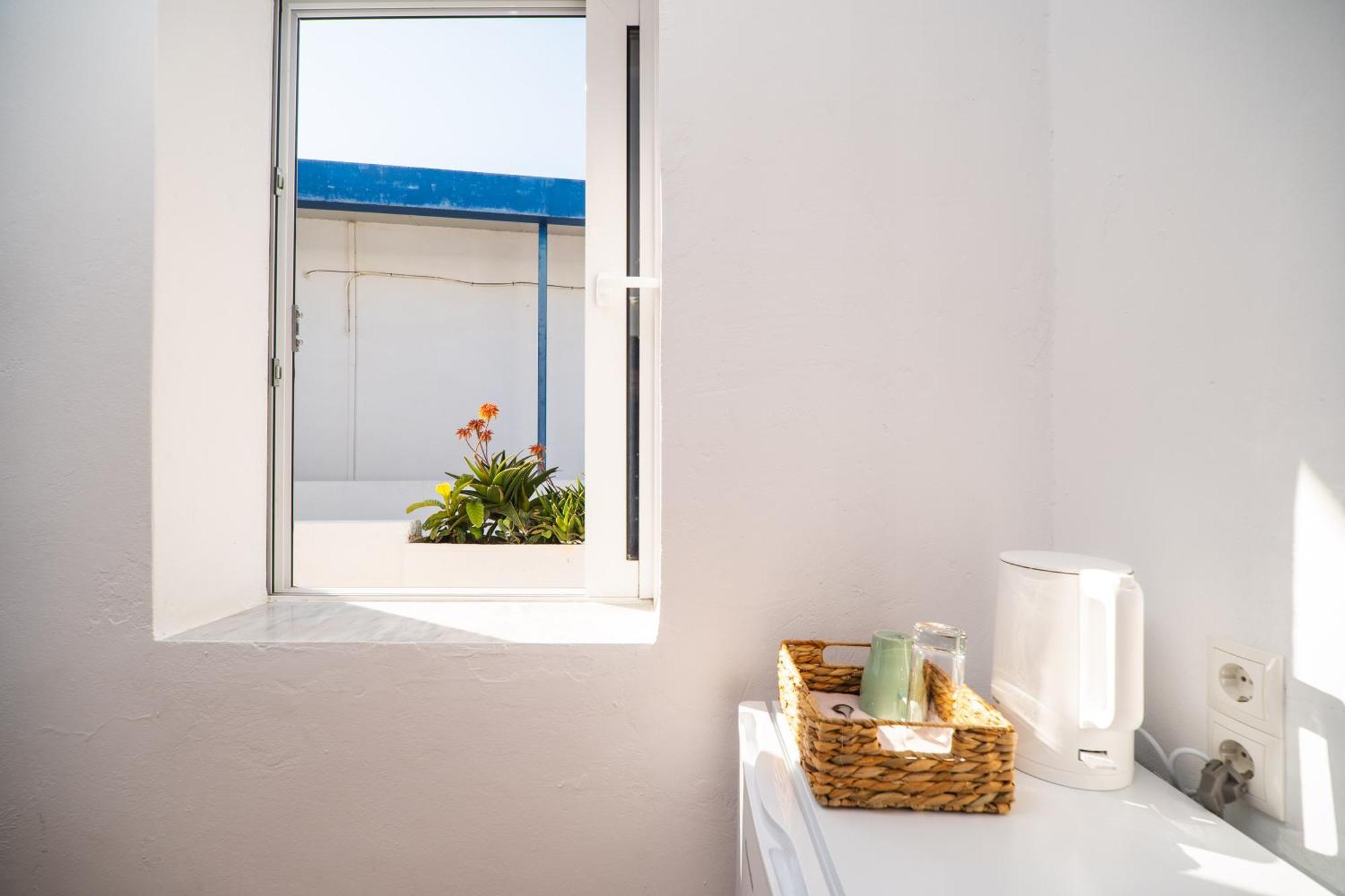 Babis & Popi Rooms And Studios Frangocastelo Bagian luar foto