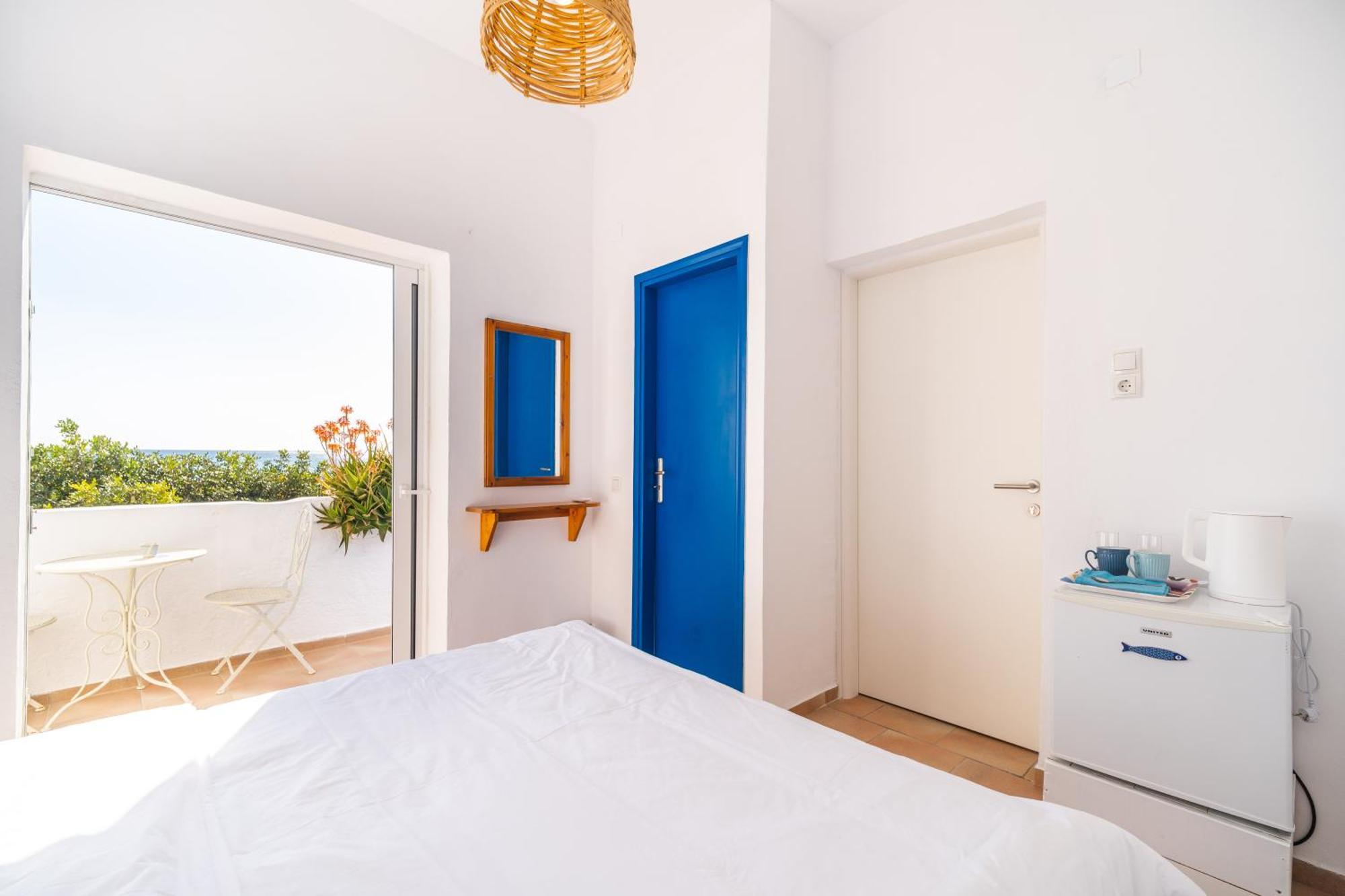 Babis & Popi Rooms And Studios Frangocastelo Bagian luar foto