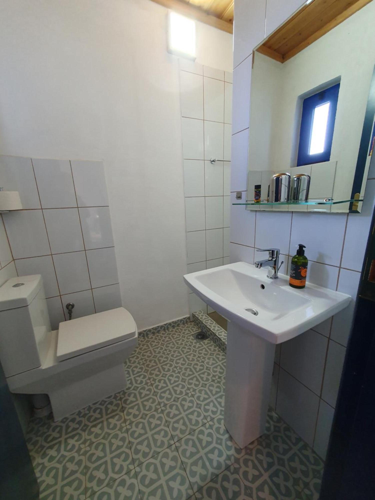 Babis & Popi Rooms And Studios Frangocastelo Bagian luar foto